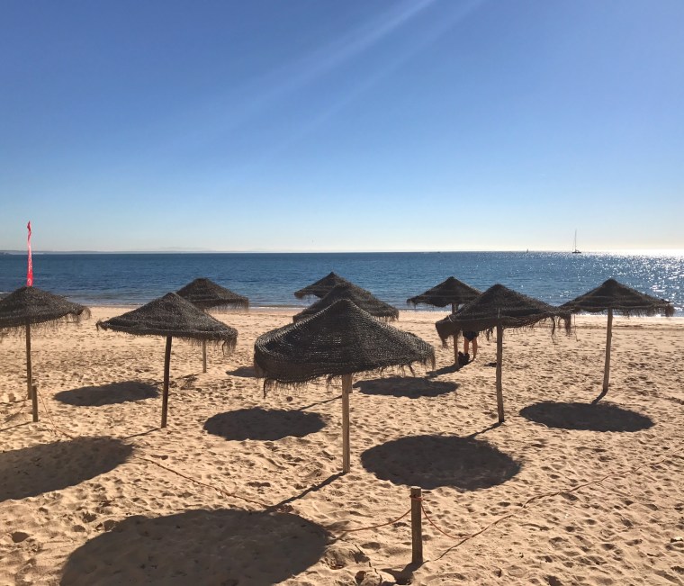 cascais_umbrellas